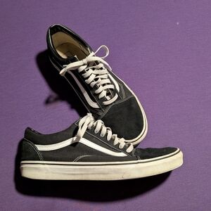 Men's Vans Classic Black and White Suede Shoe Size 12
